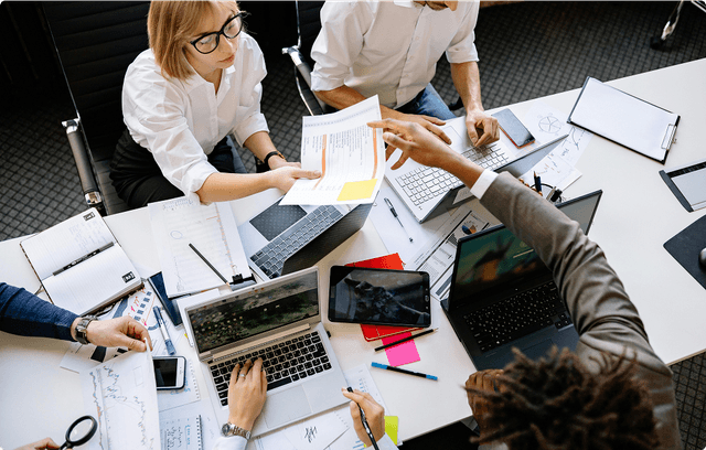 service_people_working